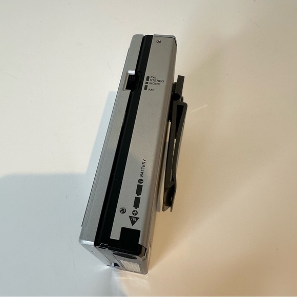 Aiwa HS-U07 Cassette Player Walkman With Stereo Cassette Working - Picture 5 of 14